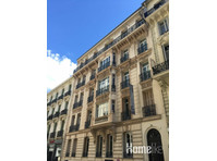 Bright apartment in a 4-star residence in the city center… - Apartamentos