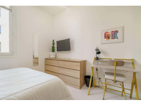 Chambre 1 - LEON BOURGEOIS J - Apartments