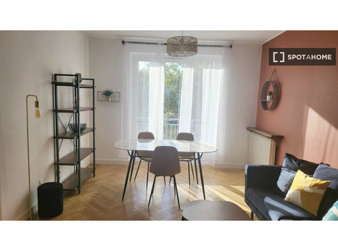 Mieszkanie z 3 sypialniami do wynajęcia w Vénissieux w… - Mieszkanie