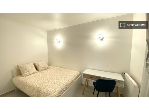 Pokoje do wynajęcia w 14-pokojowym mieszkaniu w Gagny w… - Do wynajęcia