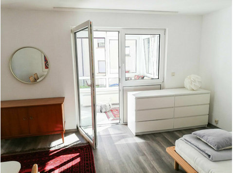 Designer 1-room city apartment, near the train station,… - Aluguel