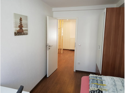 Fully furnished 3 bedroom apartment - De inchiriat