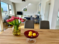 Fully renovated, newly furnished and bright 4-room… - À louer