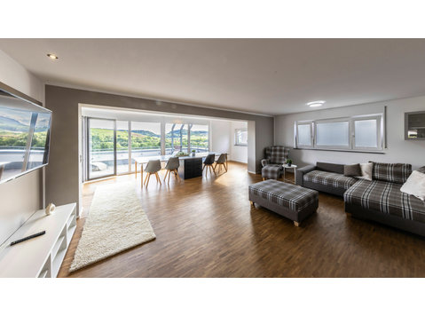 Große Wohnung auf Zeit im Penthouse-Stil mit toller… - Zu Vermieten