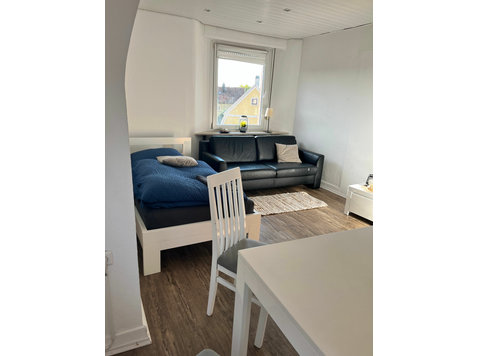 Voll möblierte, moderne & helle 3-Zi. Wohnung in Ludwigsburg - Zu Vermieten