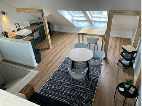 Stylish duplex apartment with fitted kitchen in Pfaffenhofen - Aluguel
