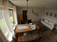 Lovingly furnished beautiful apartment in the greenery - Til Leie