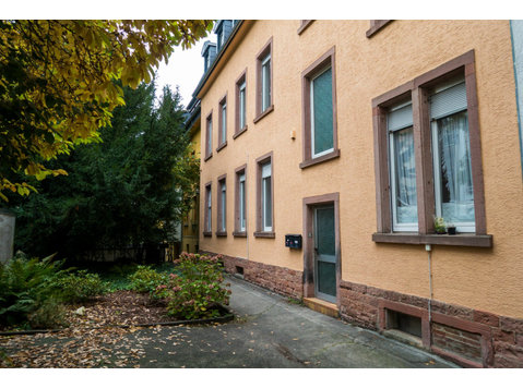 Quiet and modern apartment in sunny city location with… - K pronájmu
