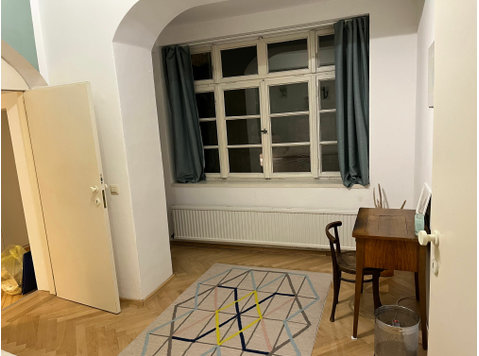 Stilvolle 2-Zimmer Wohnung in Villengegend, 9 Min ins… - Zu Vermieten