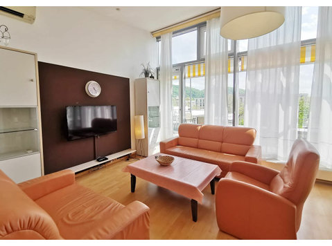 Spacious 2 bedroom Penthouse, central and quiet with in… - Aluguel