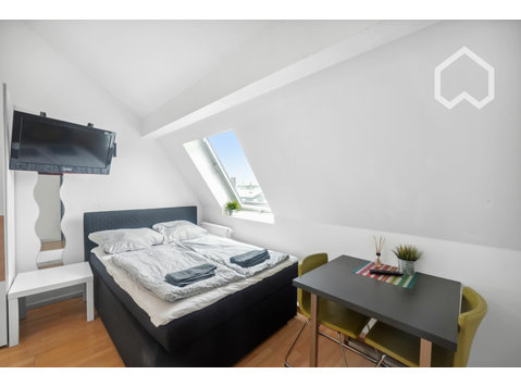Simplex Apartments: Apartment unterm Dach, Karlsruhe - Zu Vermieten