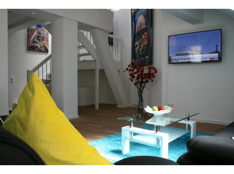 Beautiful & great studio, 120sqm, luxury bath, box spring… - For Rent