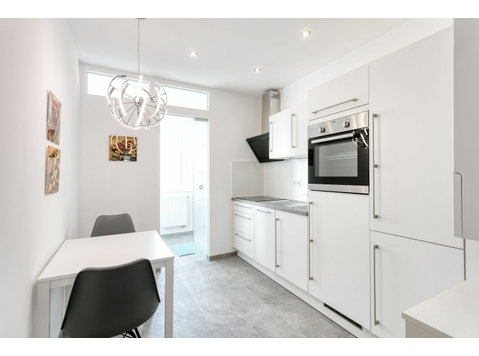 Completely renovated in 2021: 2 rooms fully furnished, ALL… - For Rent