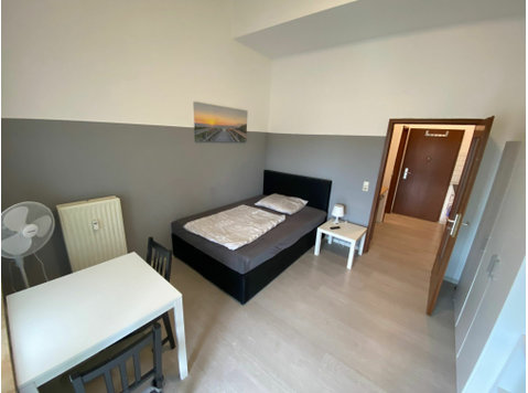 Cozy 1-room-Apartment with balcony in Karlsruhe-Waldstadt - Til Leie