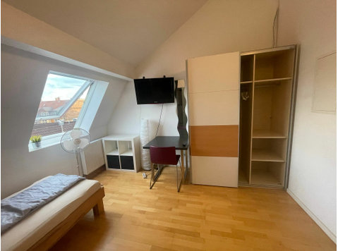 Möbliertes Apartment im Herzen der Innenstadt von Karlsruhe! - Zu Vermieten
