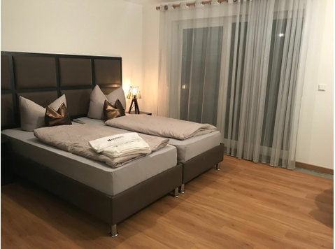 Karlsruhe: Fully furnished apartment with private parking… - 임대