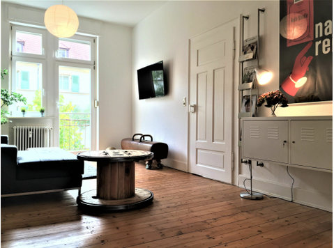 Charmantes & neues Studio Apartment im Zentrum von Karlsruhe - Zu Vermieten