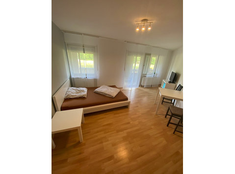 Ruhiges 1-Zimmer-Apt mit großer Terrasse und Blick zum Wald… - Zu Vermieten