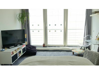 Bright, modern & quiet apartment with access to the roof… - השכרה