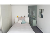 Bright, modern & quiet apartment with access to the roof… - 出租
