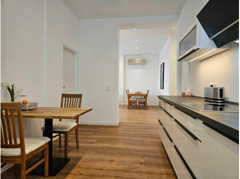 CharmingKomplett möblierte, modern ausgestattete… - For Rent