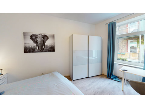 Completely refurbished apartment with french balcony in the… (7) - For Rent