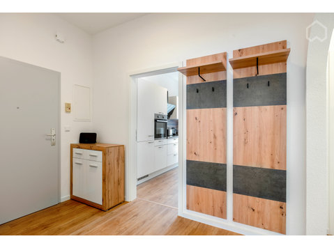 Newly renovated 3-room apartment in the city center of… - De inchiriat