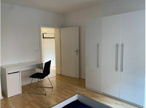 Quiet & furnished 1.5 room apartment with daylight bathroom - الإيجار