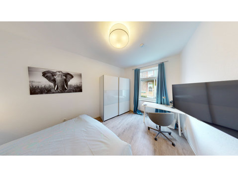 South East Wing – Spacious, Fully Furnished Room in Modern… - De inchiriat