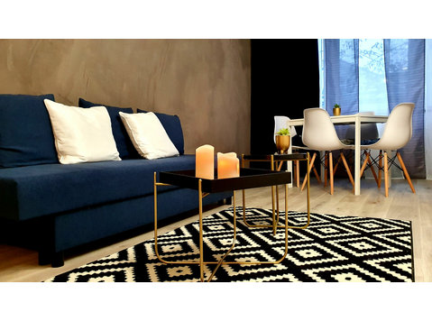 ☆WOW! Stylish Studio in Centre Near University☆ - De inchiriat