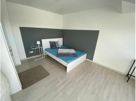 ;odern 1-room-apartment in Mannheim Rheinau - الإيجار