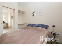 Bright ground floor apartment with a view of the inner… - アパート