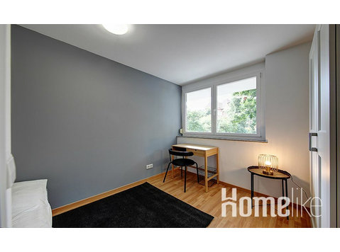 Helles Zimmer in einer Coliving-Wohnung in Stuttgart - WGs/Zimmer