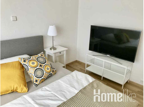 Private room with TV in Stuttgart - Комнаты