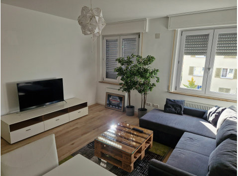 2-Zimmer DG-Wohnung mit EBK und Balkon in Cannstatt… - Zu Vermieten