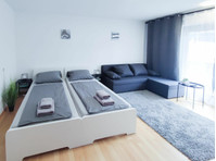 2 room apartment right in the Stuttgart city 6ppl - Til Leie
