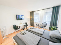 2 room apartment right in the Stuttgart city 6ppl - Til Leie