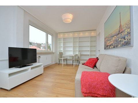 Beautiful and bright home located in Stuttgart downtown… - Ενοικίαση