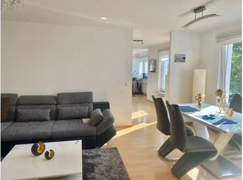 Beautiful bright 2.5 room apartment,75m², central location… - Til leje