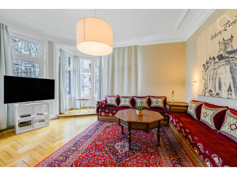 Beautiful rare belle etage apartment in the city centre - Til leje