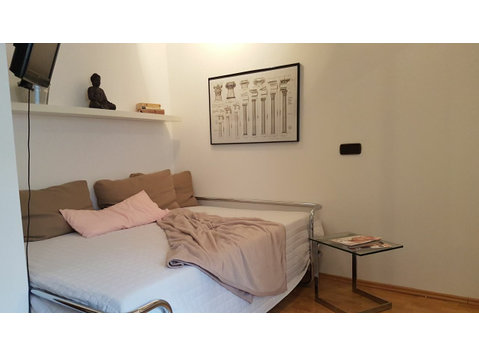 Bright and fashionable flat conveniently located, Stuttgart - For Rent