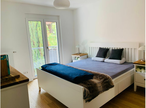 Bright fully-furnished apartment in Stuttgart Degerloch - Til leje