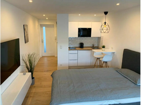 Feinste und frisch sanierte Wohnung mit Balkon in Stuttgart - Zu Vermieten
