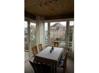Spacious, bright apartment in a popular half-height… - Aluguel
