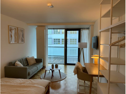 Modern 1.5-room apartment near Marienplatz and… - Te Huur