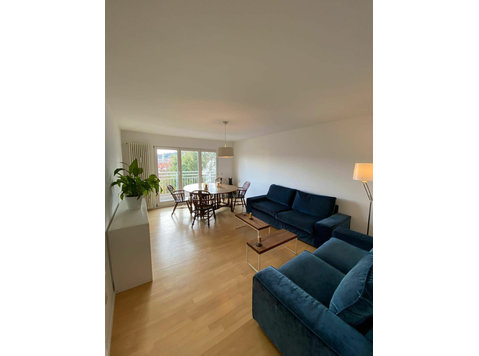 Spacious and perfect flat over the roofs of Stuttgart. - Te Huur