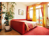 Sunny room with balcony and winter garden - Annan üürile
