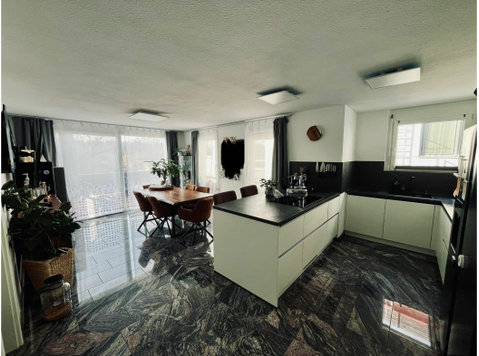Wonderful 4,5 room apartment for 12 months - Til leje