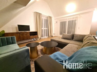 Beautiful, fully furnished and serviced Apartment next to… - Lakások