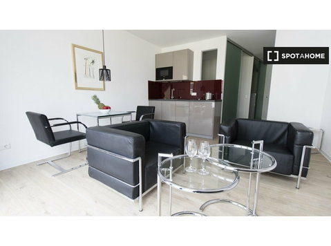 Moderno appartamento d'affari a Stoccarda-Zuffenhausen - Appartamenti